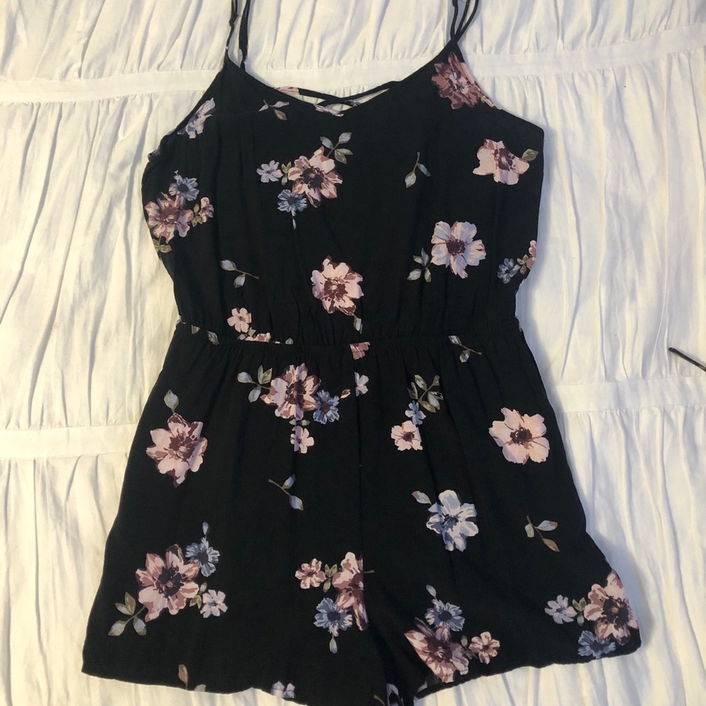 GARAGE FLORAL ROMPER W OPEN BACK
